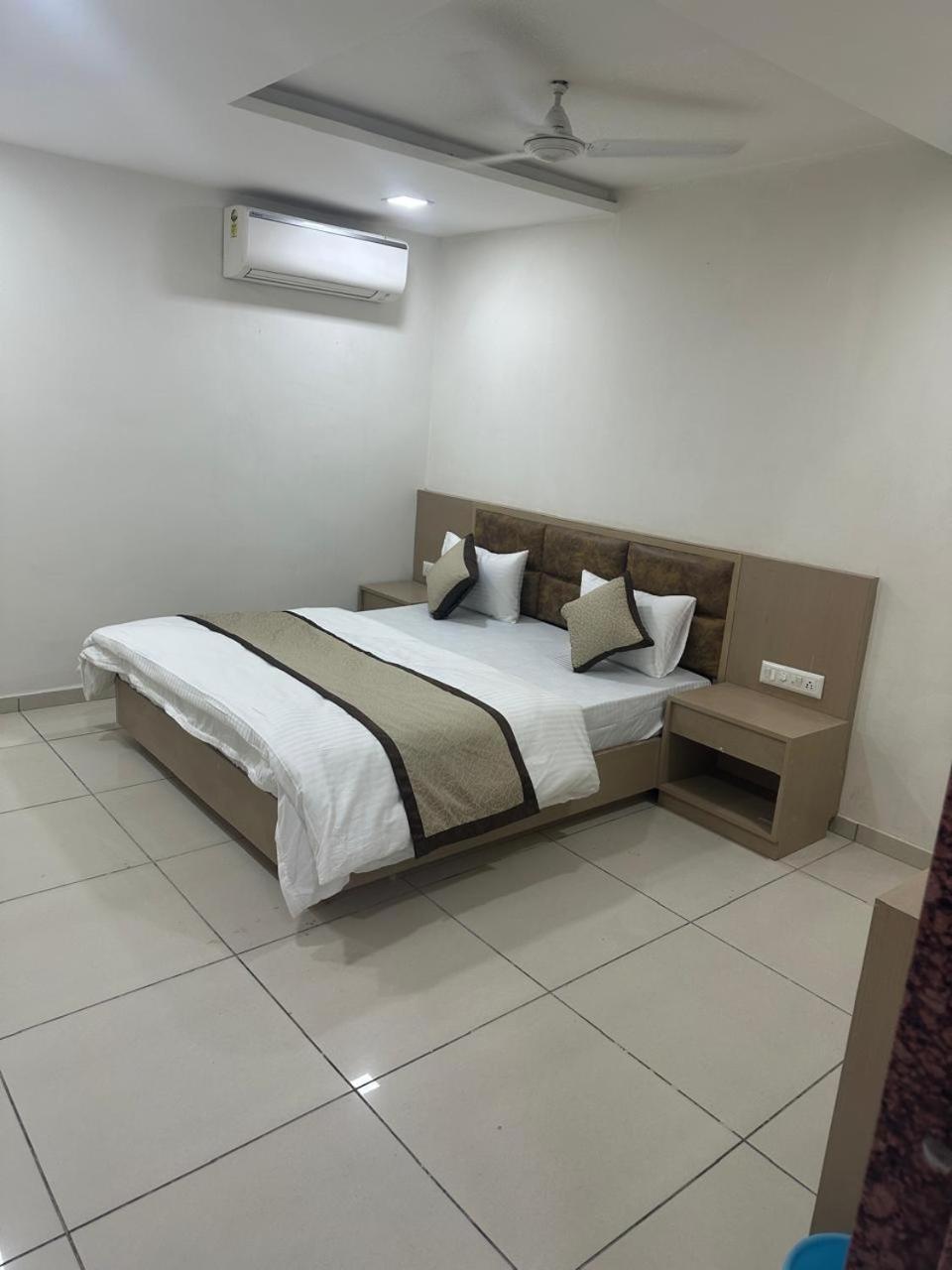 Hotel Nest View Ahmedabad Esterno foto