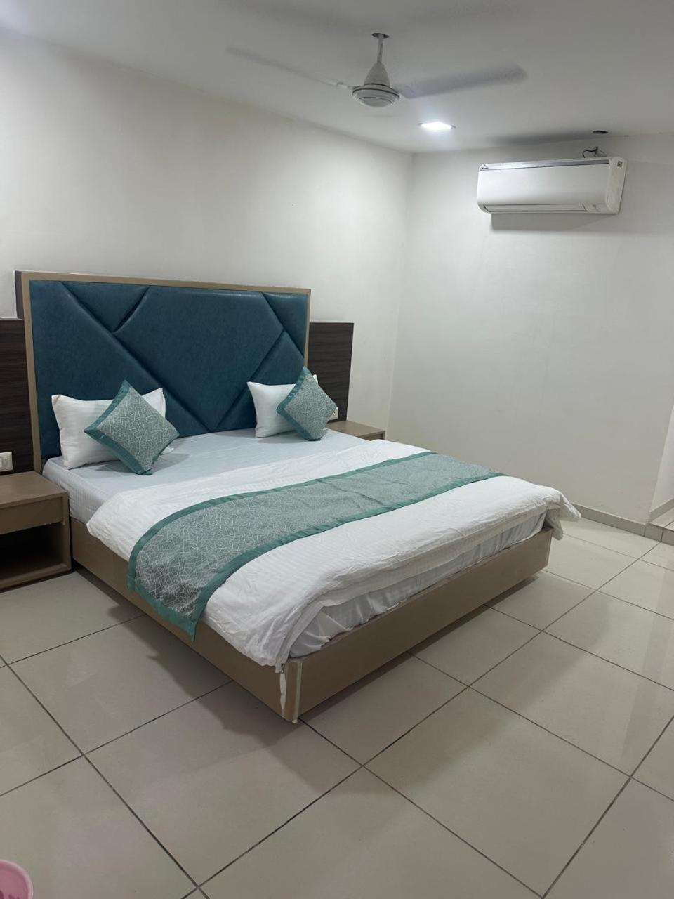 Hotel Nest View Ahmedabad Esterno foto