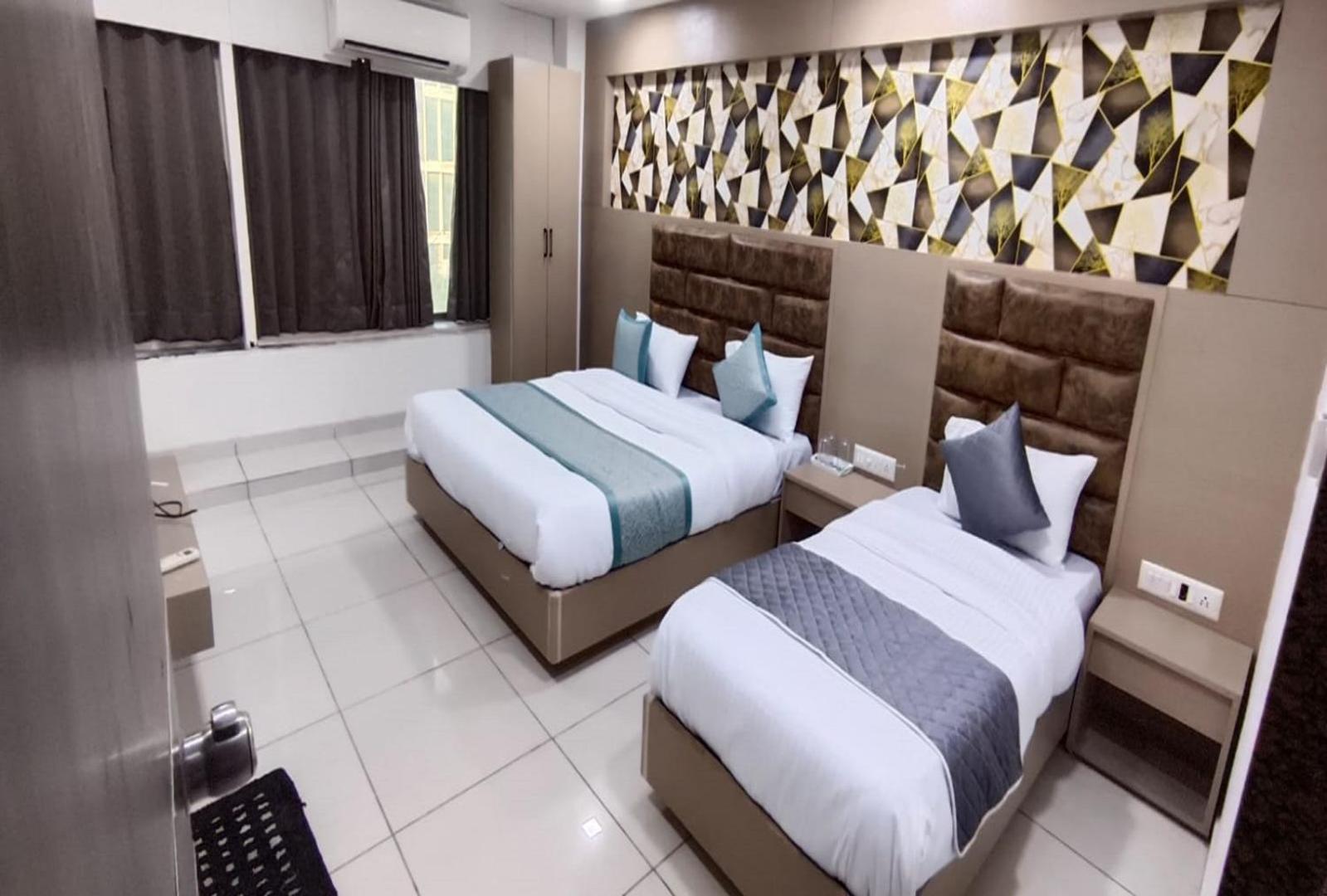 Hotel Nest View Ahmedabad Esterno foto