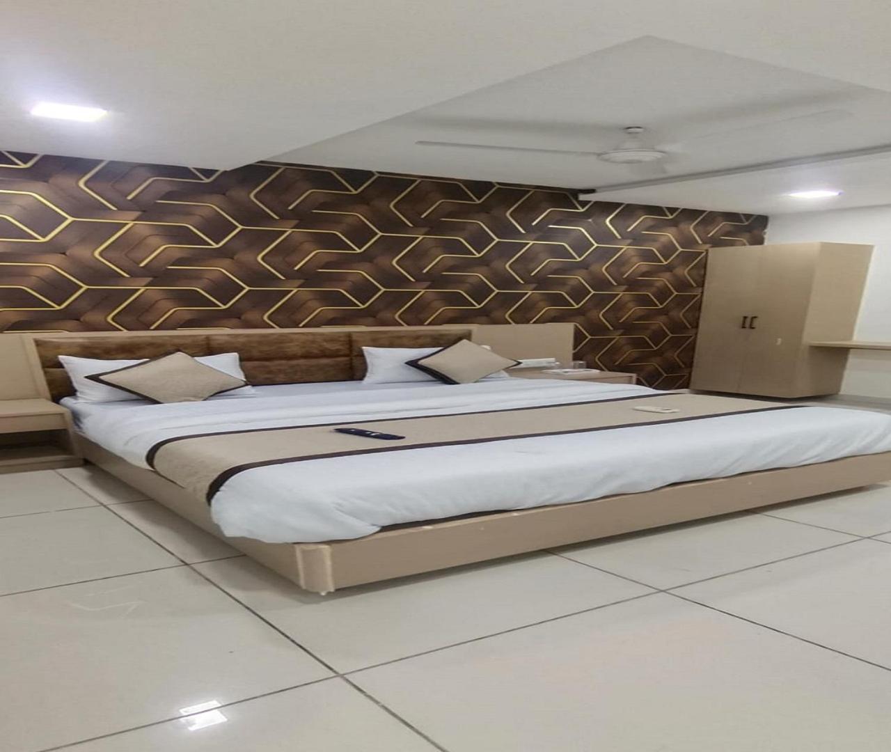 Hotel Nest View Ahmedabad Esterno foto