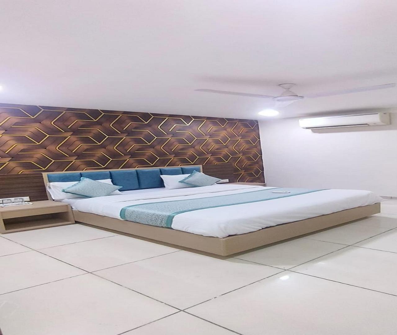 Hotel Nest View Ahmedabad Esterno foto