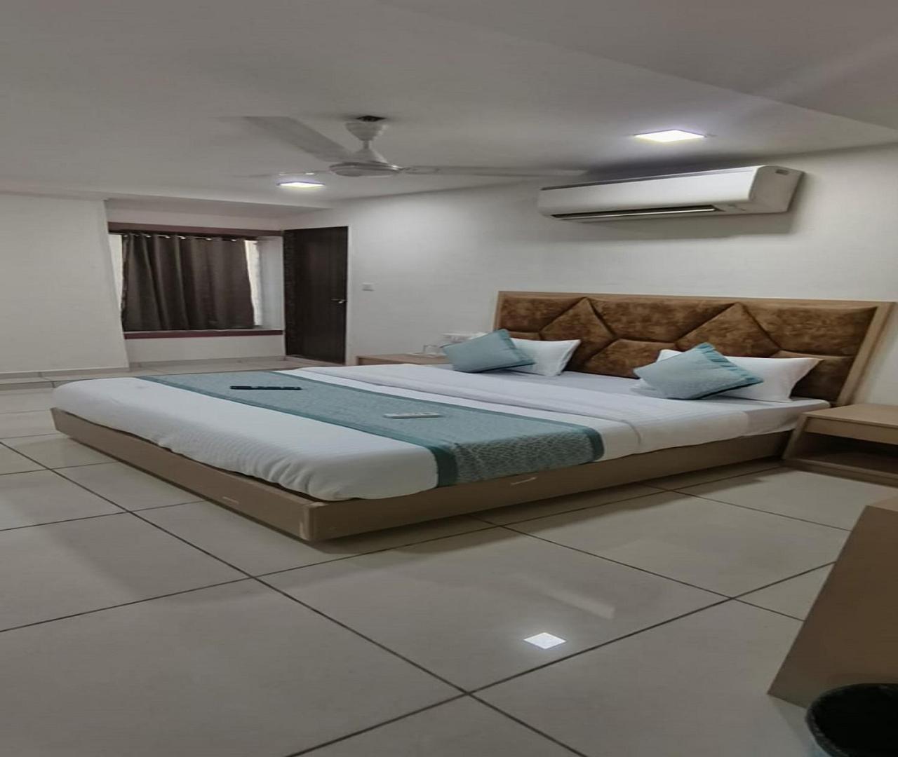 Hotel Nest View Ahmedabad Esterno foto